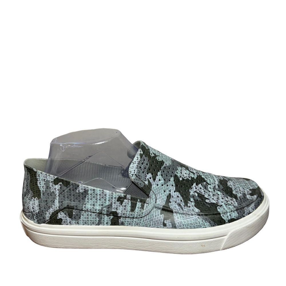 Men’s Slip on crocs size 8 camo blue
